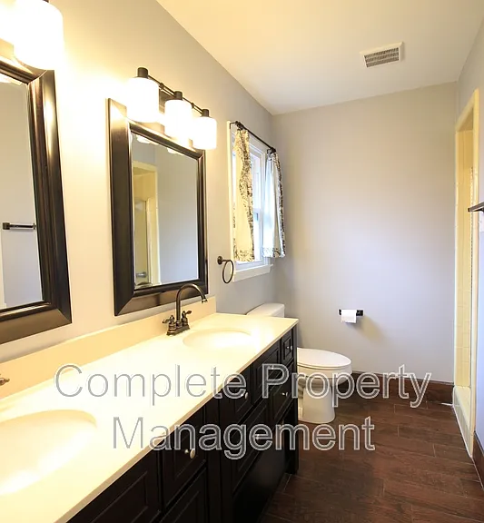 604 Farr Cir — Photo 10