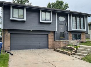 15041 Chalco Pointe Cir, Omaha, NE 68138