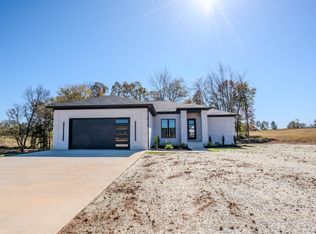 200 Bear Dr, Loretto, TN 38469