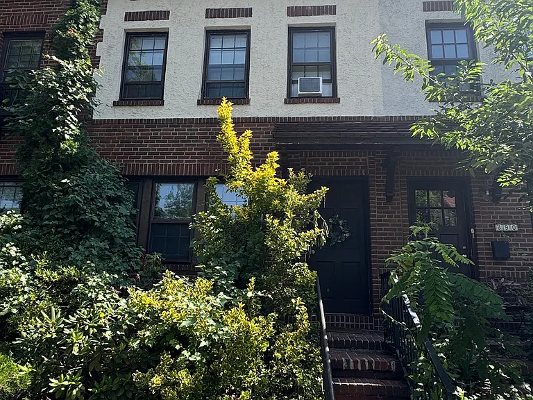 388 Burns St #1 — Photo 1