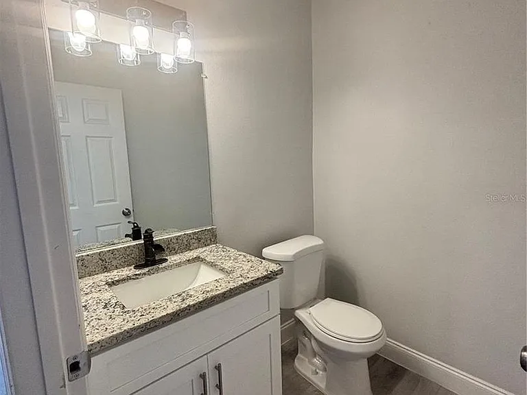 423 Churchill Ct — Photo 13