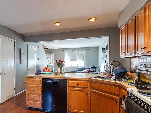 5th image of 2051 Mary Ellen Ln