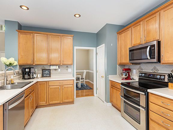 3rd image of 1004 Chancellors Ridge Dr