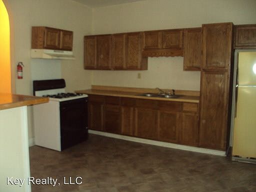 2nd image of 312 Wall St