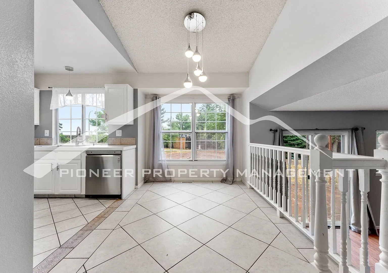Stanley Lake Home with Central AC & 2 Car Garage! — Photo 4