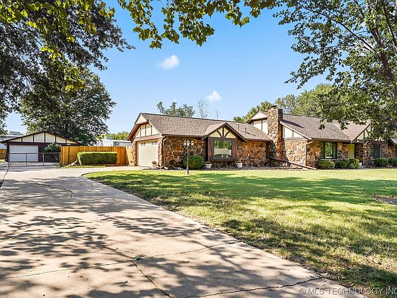 3rd image of 23384 S Twin Oaks Dr