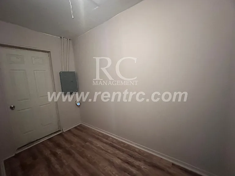 1213 Giddings St — Photo 12