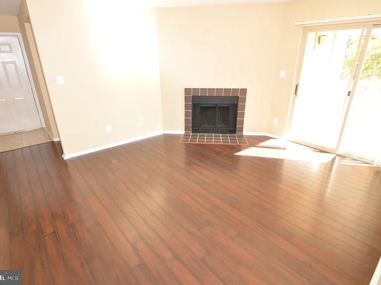 1793 Jonathan Way #L — Photo 27