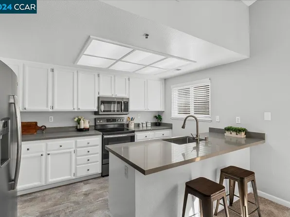 709 Live Oak Ln, Pinole, CA 94564