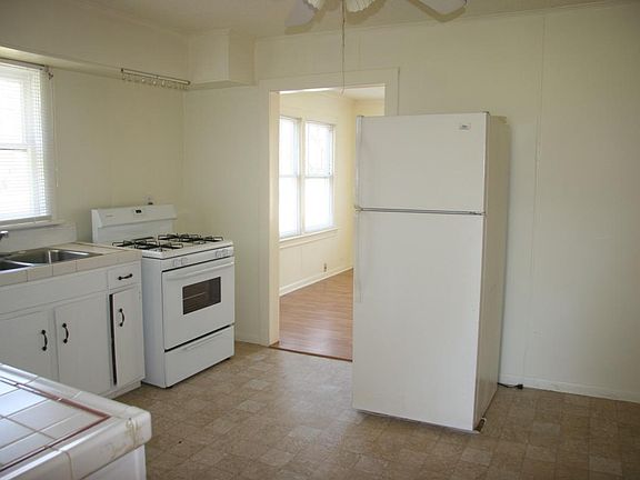 4th image of 1417 35th Ave