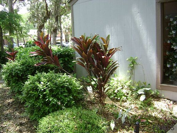 2nd image of 13 Mid Oaks Cir