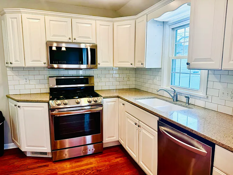 1027 E Elmhurst Ave — Photo 10