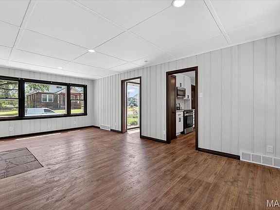 4th image of 8819 May Ave