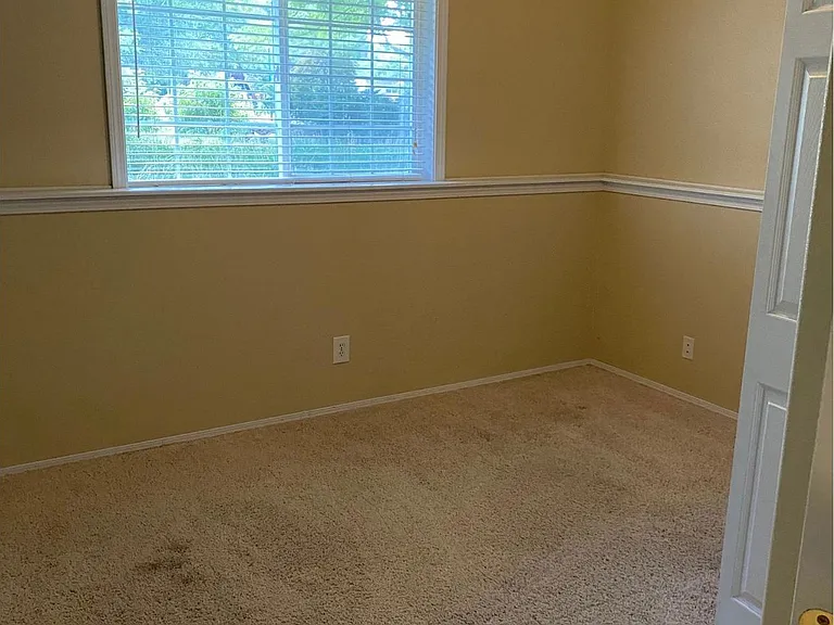 211 S Riverwood Ct — Photo 8