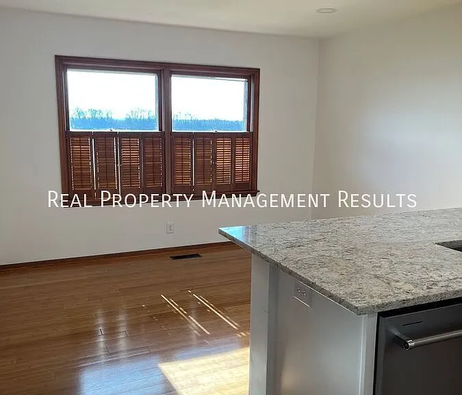 603 W Water St — Photo 6