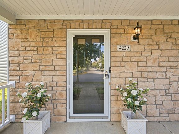 3rd image of 4229 Jasmine Rose Way