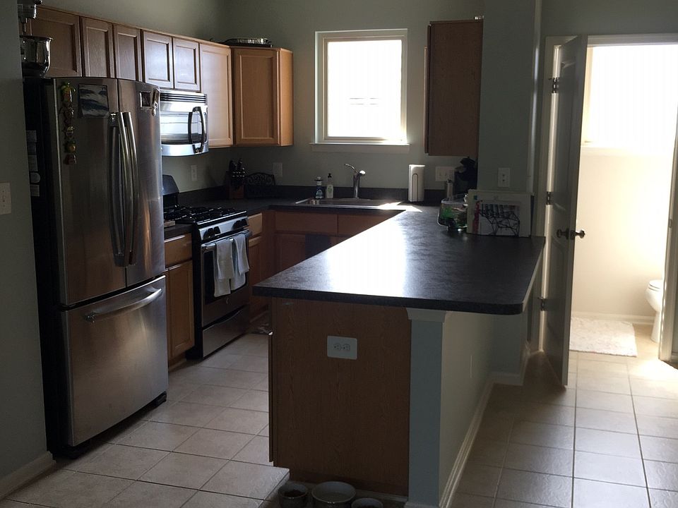 Kitchen with GE appliance package