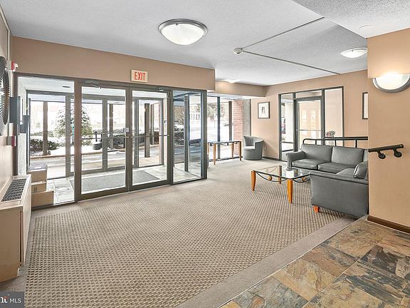5th image of 3515 Washington Blvd APT 302