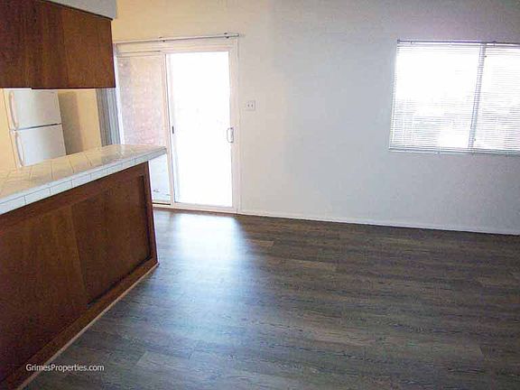 4th image of 2632 Dakota St NE #2
