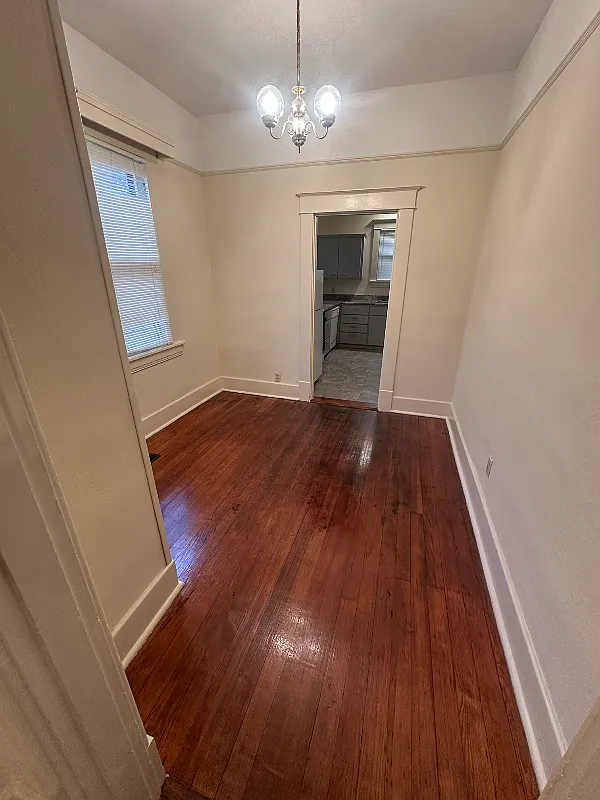 Charming Quapaw Quarter duplex - porch living + walkable convenience — Photo 4