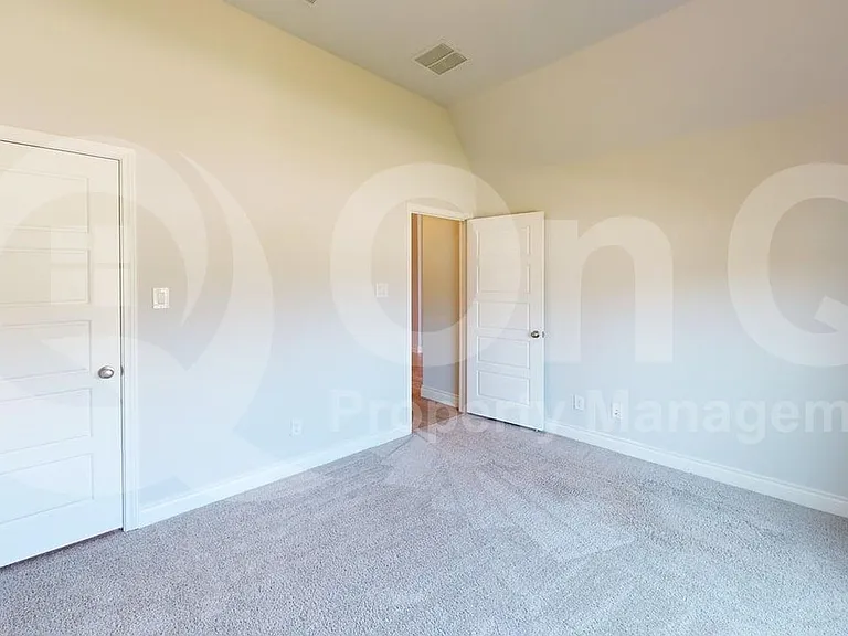2401 Robin Way — Photo 18