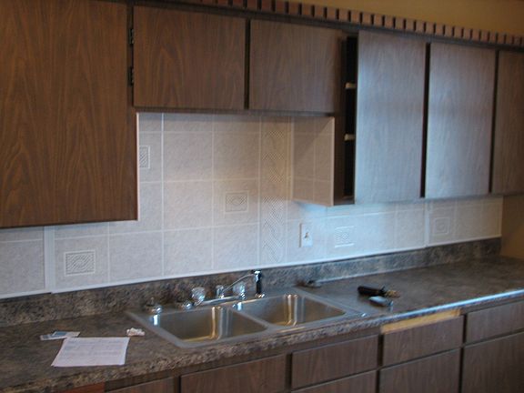 Kitchen Counters/Cabinets
