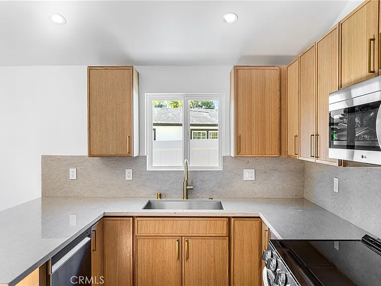 23021 Covello St — Photo 4