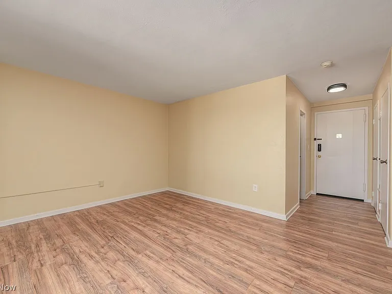 11720 Edgewater Dr #310 — Photo 7