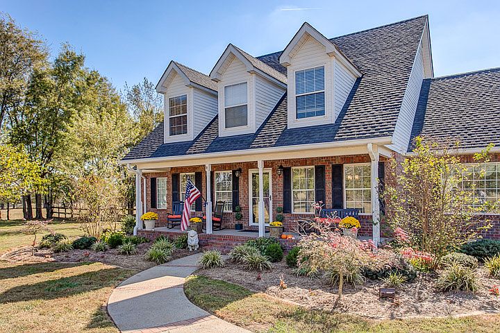 Stunning Cape Cod on 5 acres