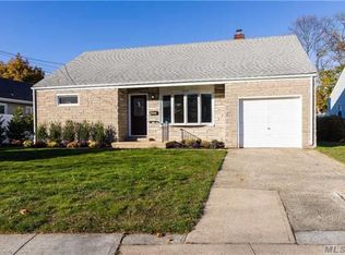 2653 Maple Ave, Bellmore, NY 11710