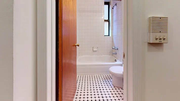 Rented by Bond New York | media 5