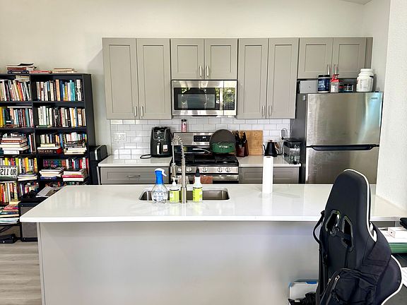 3rd image of 505 11th Ave NE #511