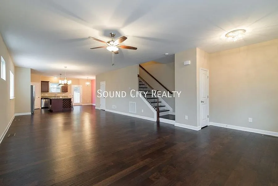 East Nashville 3 bed/2.5 bath home for rent! Dog friendly! Available for September move in — Photo 4