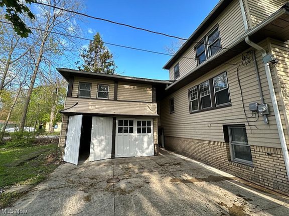 3rd image of 3315 Euclid Heights Blvd