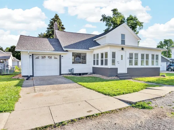 106 W North St, Danvers, IL 61732