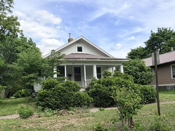809 S 3rd St, Fairfield, IA 52556