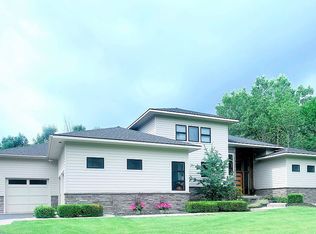 830 Skyevale Dr NE, Ada, MI 49301