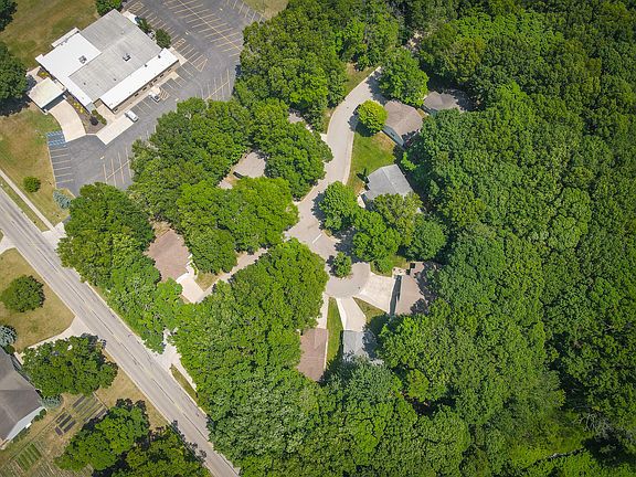 5th image of 1052 Wildwood Ln