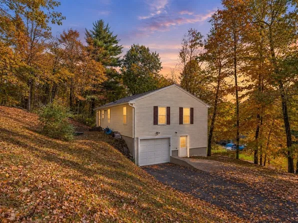 424 Dennison Dr, Southbridge, MA 01550