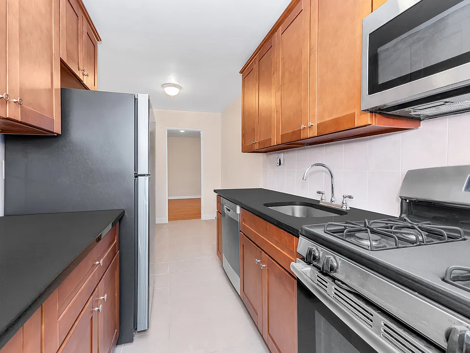 140-21 Burden Cres #502