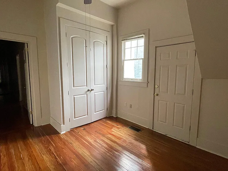 7816 Saint Charles Ave #LOWER — Photo 12