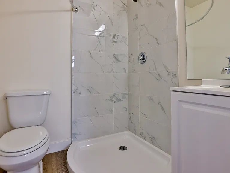 619 W 30th St #625 — Photo 7