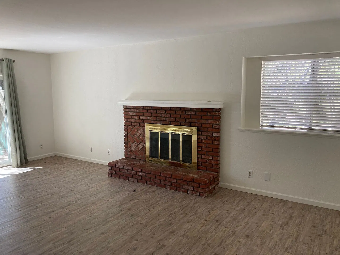 Amazing Four Bedroom Two Bath Home with Two Car Garage — Photo 3