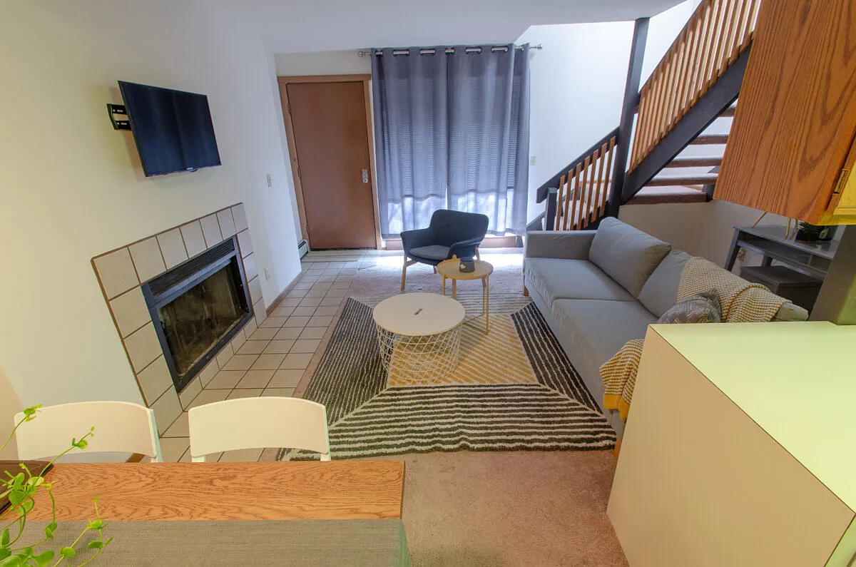 Timber Top Condominiums — Photo 2