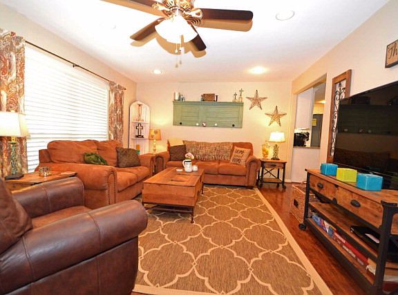 4th image of 4809 Camellia St