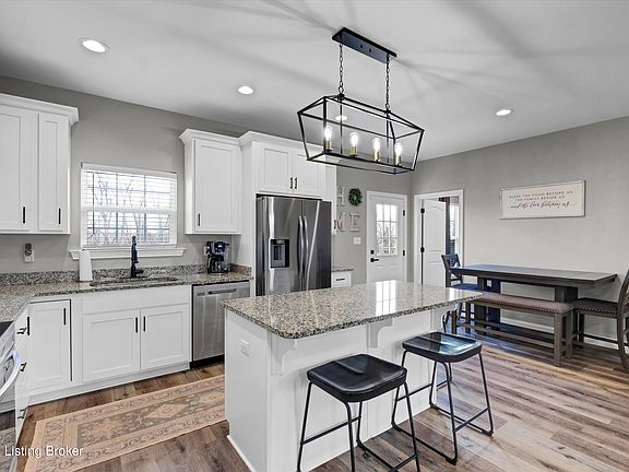 4th image of 1817 Plum Ridge Rd