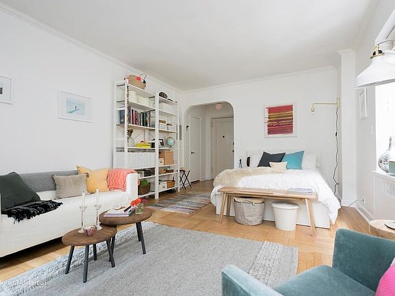 2nd image of 165 W 20th St APT 3A