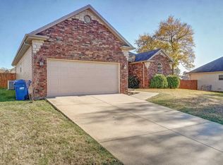 2102 N Bradbury Ln, Ozark, MO 65721