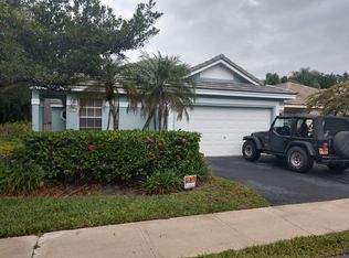8915 Woodside Ct, Davie, FL 33328