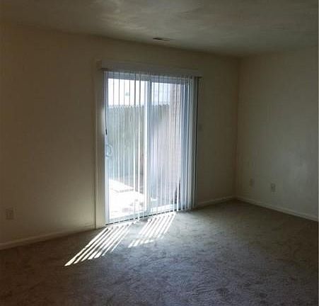 3rd image of 401 Julie Dr